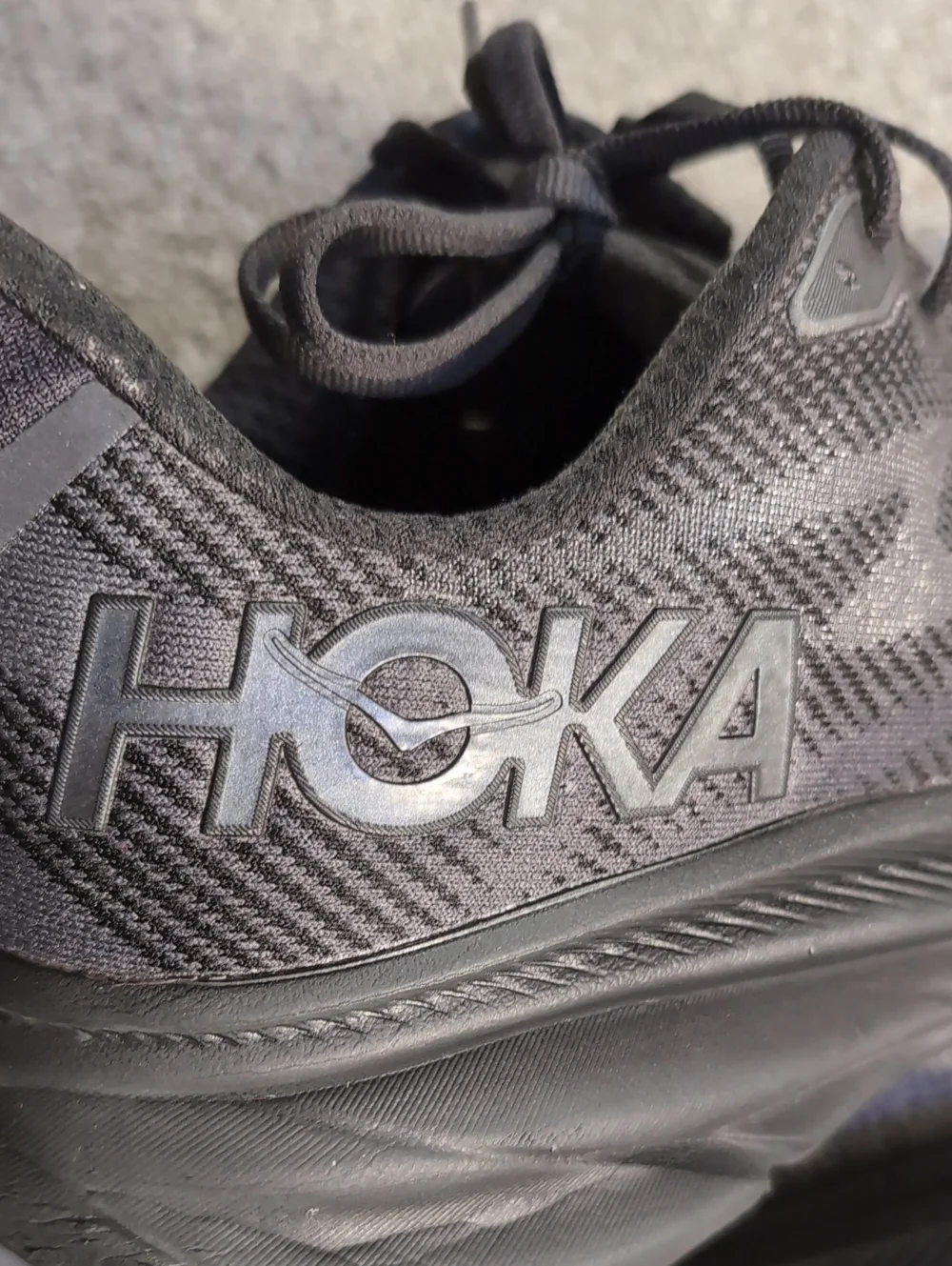 Hoka Clifton 9 Size 11.0D in Triple Black EUC